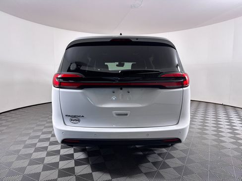 New 2026 Chrysler Pacifica Select image 8