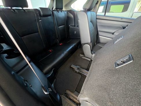 Used 2024 Toyota Highlander Limited AWD/4WD image 63