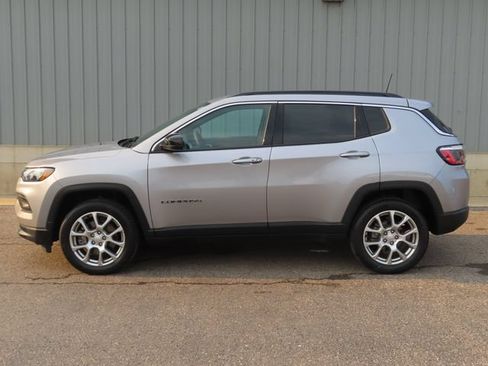 Used 2023 Jeep Compass Latitude AWD/4WD image 7