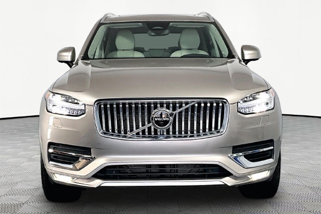 Used 2023 Volvo XC90 B6 Plus AWD/4WD image 3