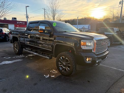Used 2018 GMC Sierra 2500 Denali image 4