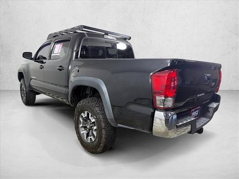 Used 2017 Toyota Tacoma TRD Off-Road AWD/4WD image 6