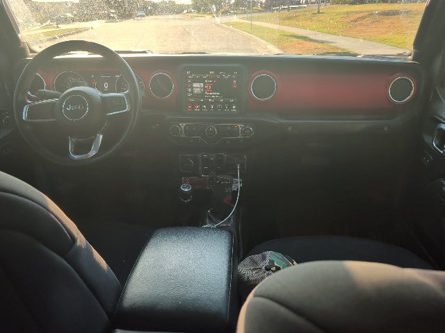 Used 2021 Jeep Gladiator Rubicon AWD/4WD image 11