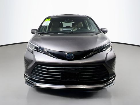 Used 2021 Toyota Sienna XLE FWD image 11