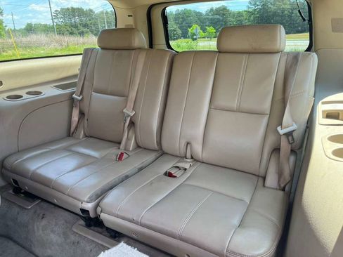 Used 2007 GMC Yukon XL SLT w/ SLT Preferred Equipment Group RWD image 13