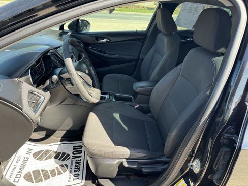 Used 2019 Chevrolet Cruze LT image 13