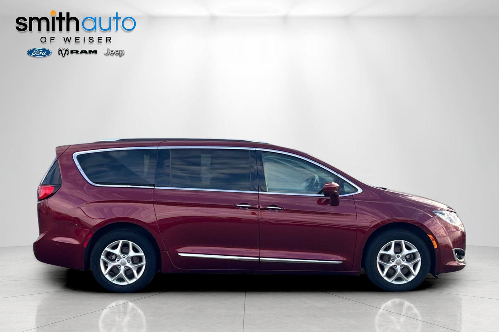 Used 2020 Chrysler Pacifica Touring-L Plus w/ Tire & Wheel Group FWD image 3