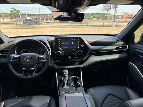 Used 2022 Toyota Highlander XSE image 13