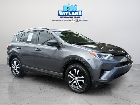 Used 2018 Toyota RAV4 LE FWD image 71