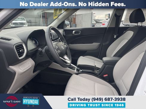 Certified 2025 Hyundai Venue SEL image 17