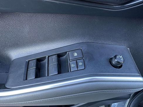 Used 2022 Toyota Highlander LE image 18