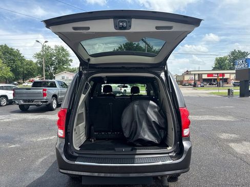 Used 2017 Dodge Grand Caravan SXT FWD image 9