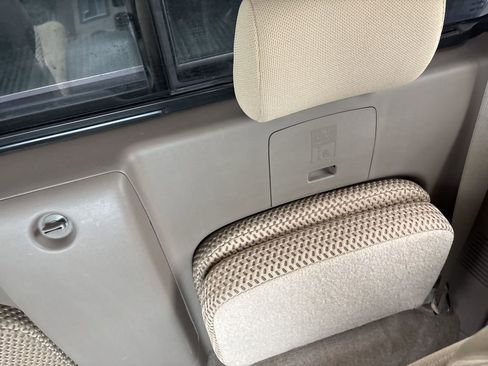 Used 2013 Nissan Frontier SV image 24