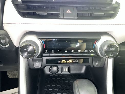 Used 2025 Toyota RAV4 XLE FWD image 20