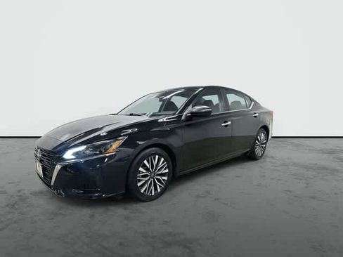 Used 2025 Nissan Altima 2.5 SV image 8