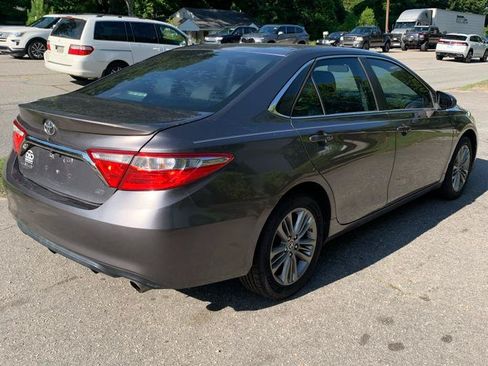 Used 2015 Toyota Camry SE w/ Moonroof Package FWD image 4