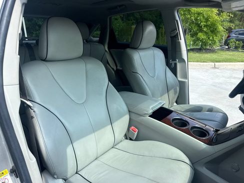 Used 2011 Toyota Venza AWD w/ Premium Pkg #2 image 34