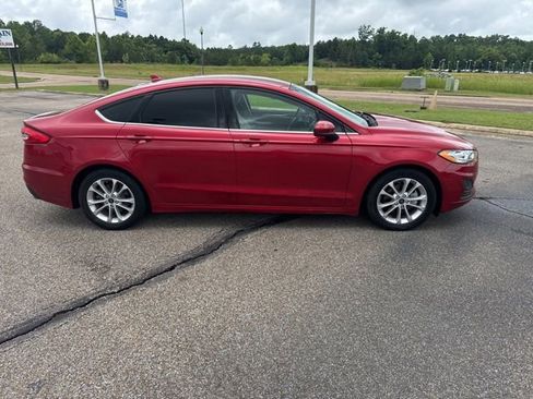 Used 2020 Ford Fusion SE FWD image 4