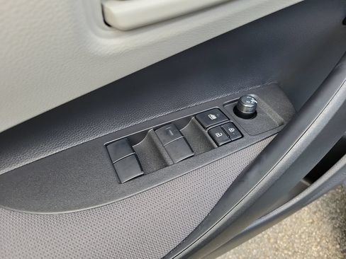 Used 2026 Toyota Corolla LE FWD image 11