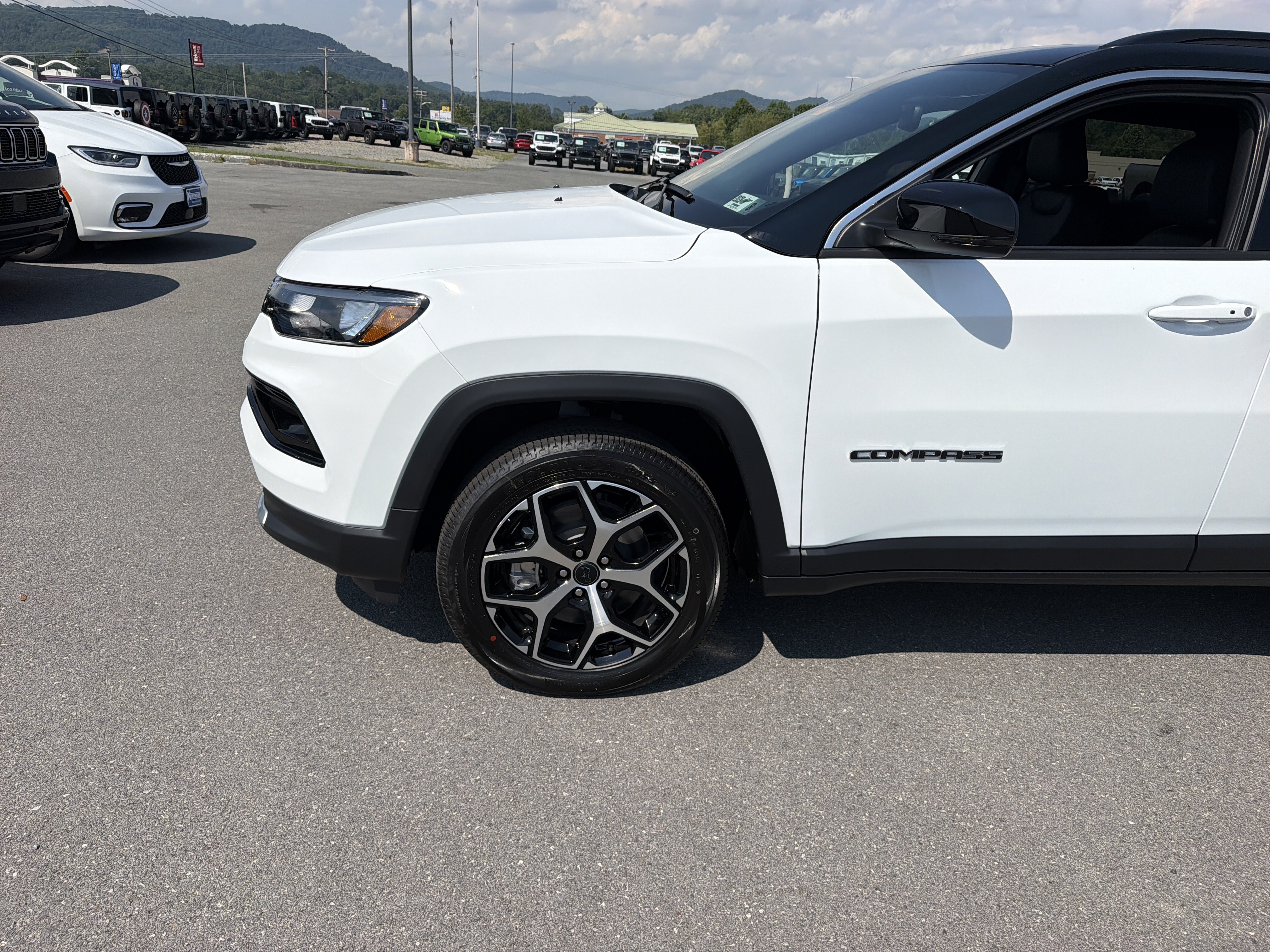 New 2026 Jeep Compass Limited AWD/4WD image 11
