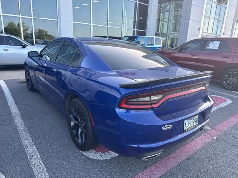 Used 2022 Dodge Charger SXT w/ Blacktop Package RWD image 3
