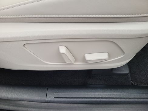 Certified 2025 Kia Sorento EX FWD image 9