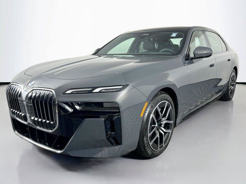 Used 2026 BMW 760i xDrive AWD/4WD image 2