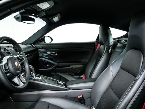 Certified 2024 Porsche 718 Cayman S RWD image 5