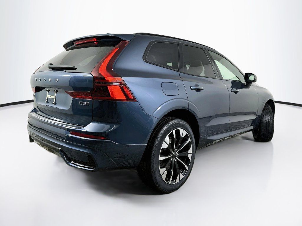 Used 2026 Volvo XC60 B5 Plus w/ Protection Package Premier AWD/4WD image 7