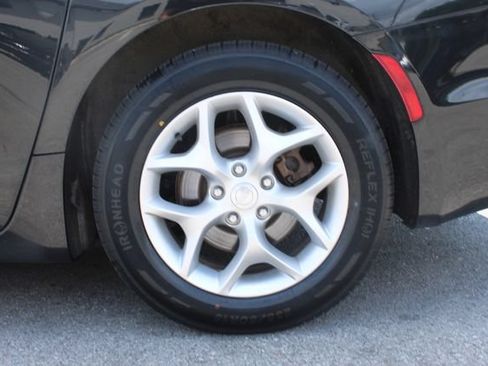 Used 2018 Chrysler Pacifica Touring-L Plus w/ Tire & Wheel Group FWD image 36