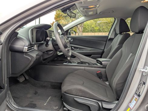 Used 2022 Hyundai Elantra SEL image 10