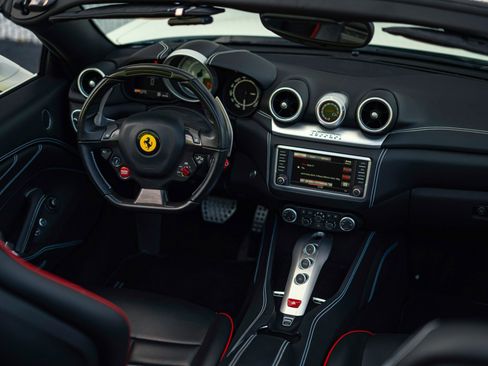 Used 2017 Ferrari California T RWD image 10