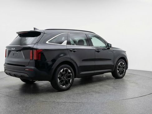 Used 2024 Kia Sorento S FWD image 9