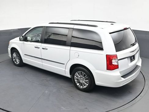 Used 2015 Chrysler Town & Country Touring-L w/ Driver Convenience Group FWD image 34