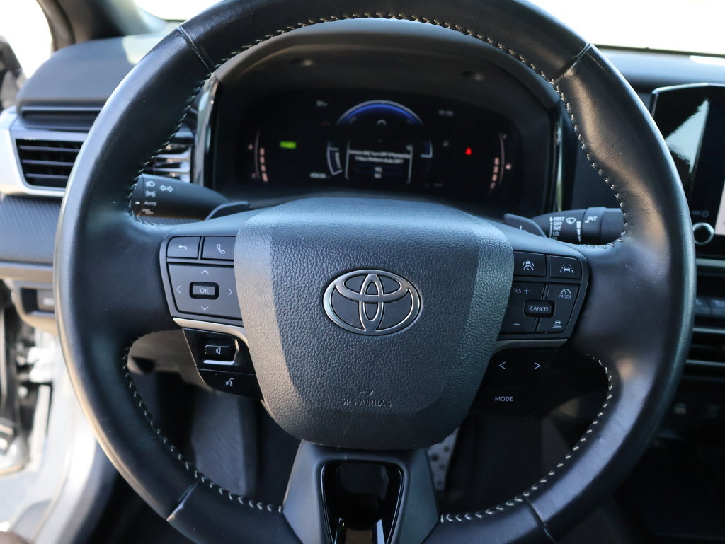 Used 2025 Toyota Camry SE FWD image 23