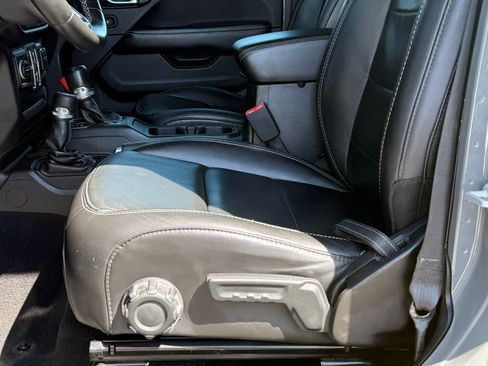 Used 2019 Jeep Wrangler Unlimited Sahara image 13