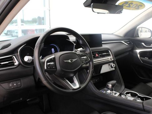 Used 2025 Genesis G70 2.5T RWD image 13