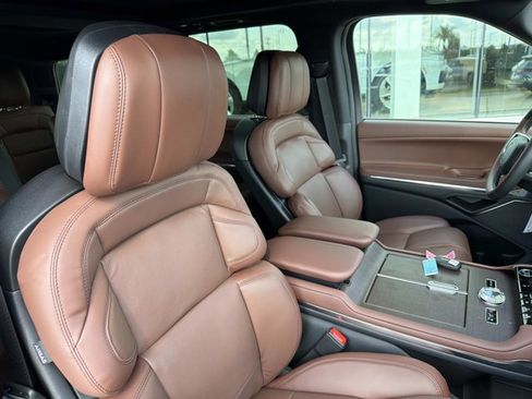 New 2026 Lincoln Navigator Reserve AWD/4WD image 19