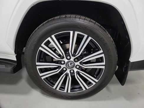 Used 2024 Lexus LX 600 4WD w/ Appearance Package image 8