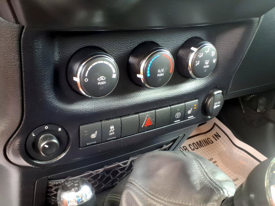 Used 2016 Jeep Wrangler Unlimited Sahara AWD/4WD image 19