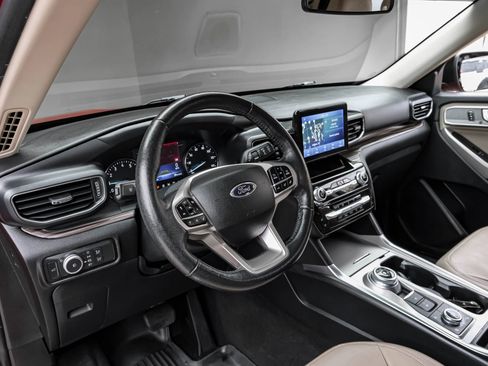 Used 2021 Ford Explorer Limited w/ Equipment Group 301A image 2