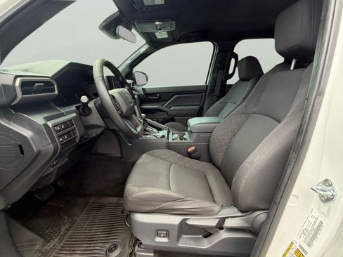Used 2025 Toyota Tacoma SR AWD/4WD image 22