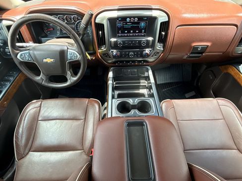 Used 2015 Chevrolet Silverado 1500 High Country w/ High Country Premium Package AWD/4WD image 12