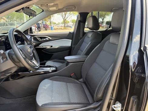 Certified 2025 Chevrolet Trax LT w/ LT Convenience Package FWD image 28