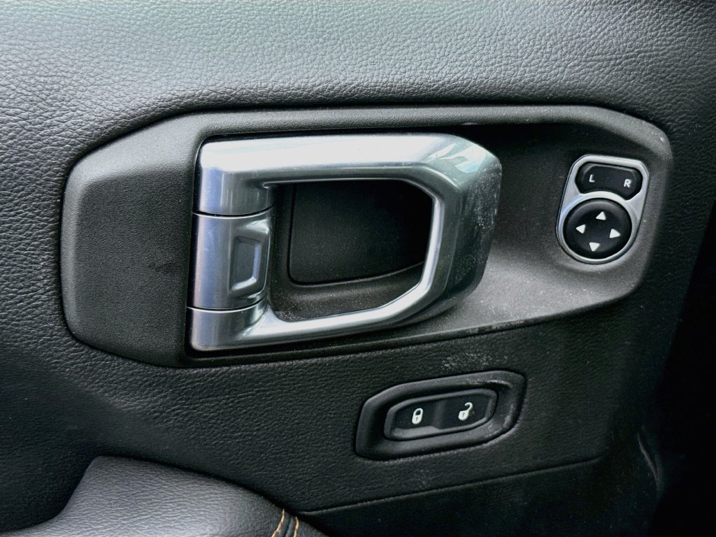 Certified 2022 Jeep Wrangler Unlimited Sahara AWD/4WD image 19