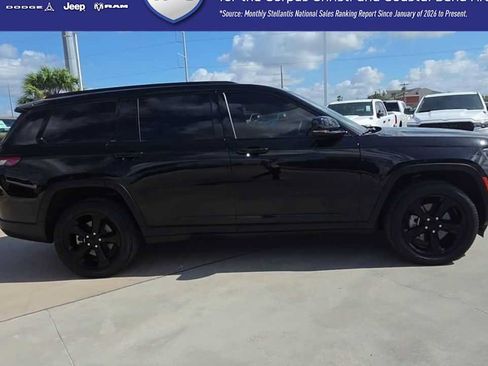 Used 2024 Jeep Grand Cherokee L Limited w/ Black Appearance Package AWD/4WD image 9