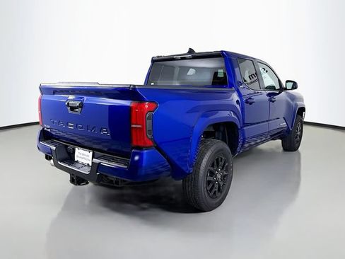Used 2025 Toyota Tacoma SR5 AWD/4WD image 7