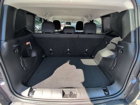 Used 2020 Jeep Renegade Latitude w/ Cold Weather Group AWD/4WD image 14