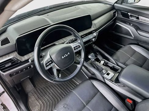 Used 2024 Kia Telluride EX w/ EX Captain's Chair Package FWD image 2