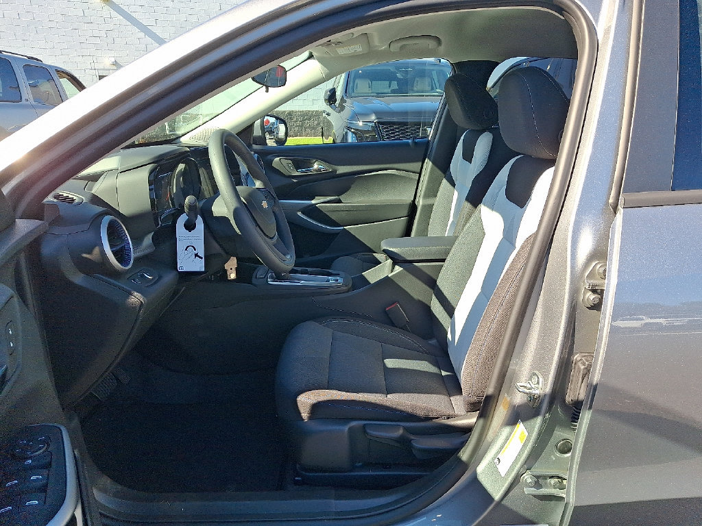 New 2026 Chevrolet Trax LS w/ LS Convenience Package FWD image 6